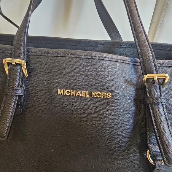 EUC Michael Kors Black Jet Set Large Saffiano Leather Tote - Picture 3 of 10